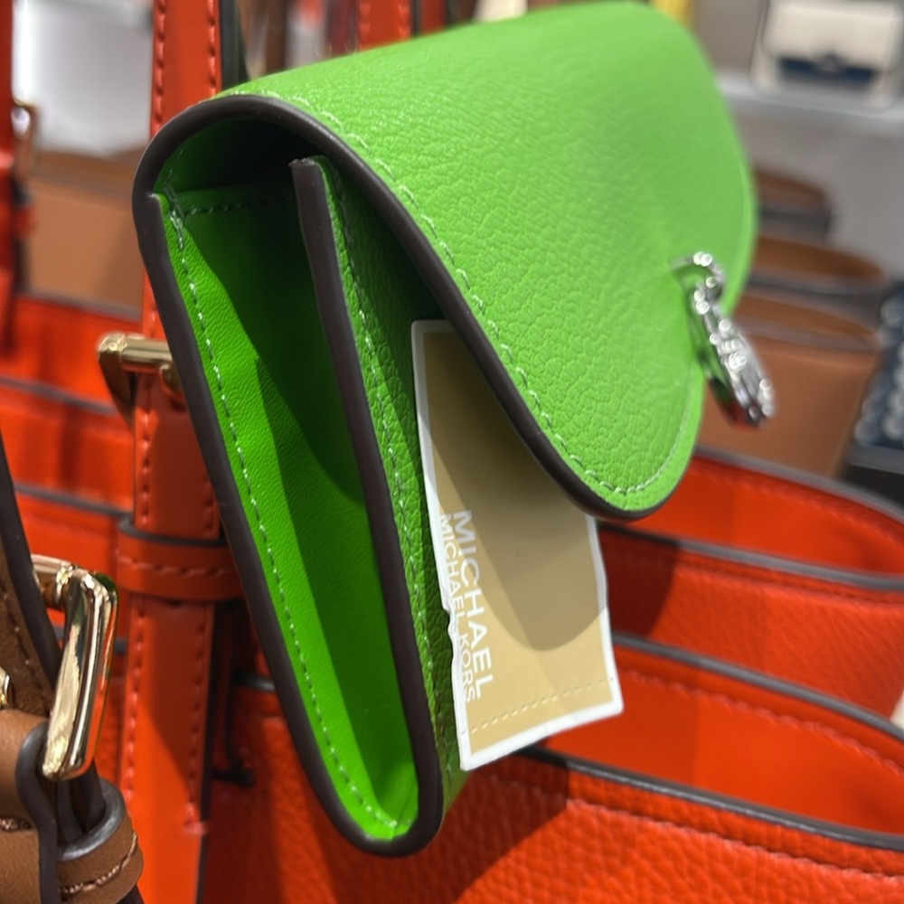 Michael Kors Hamilton Large Leather Flap Continental Wallet
Jungle Green 
NWT - Picture 16 of 16